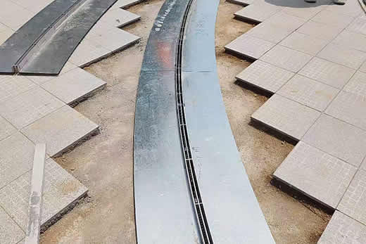 不锈钢缝隙式排水沟施工案例